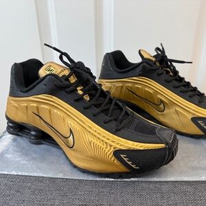 Nike Shox R4 Black Gold Men’s Sz 11 US